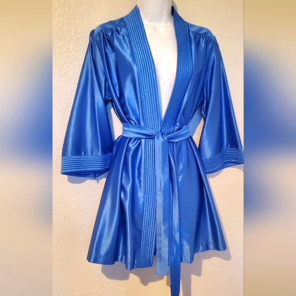 💚5/$25 That Look Blue Satin Nylon Belted Short Robe With Pockets Size Small - Picture 2 of 7